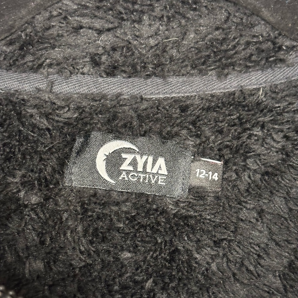 ZYIA Black Fuzzy Pullover - Picture 4 of 4